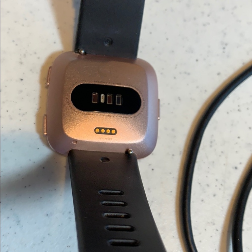 Fitbit Versa - Picture 3 of 8